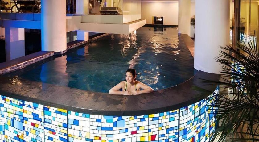 Blue Sky Hotel Petamburan Джакарта Экстерьер фото