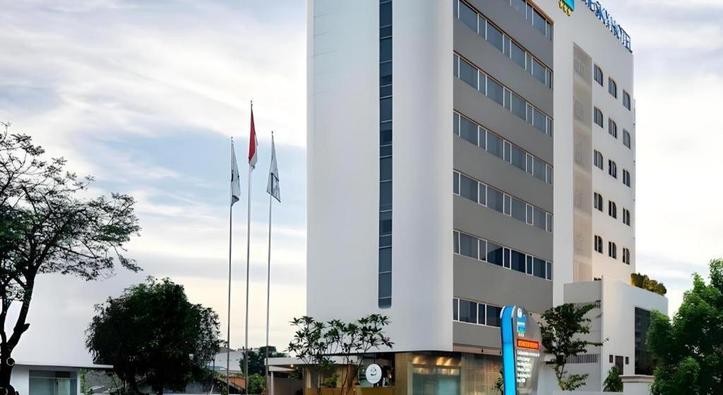 Blue Sky Hotel Petamburan Джакарта Экстерьер фото