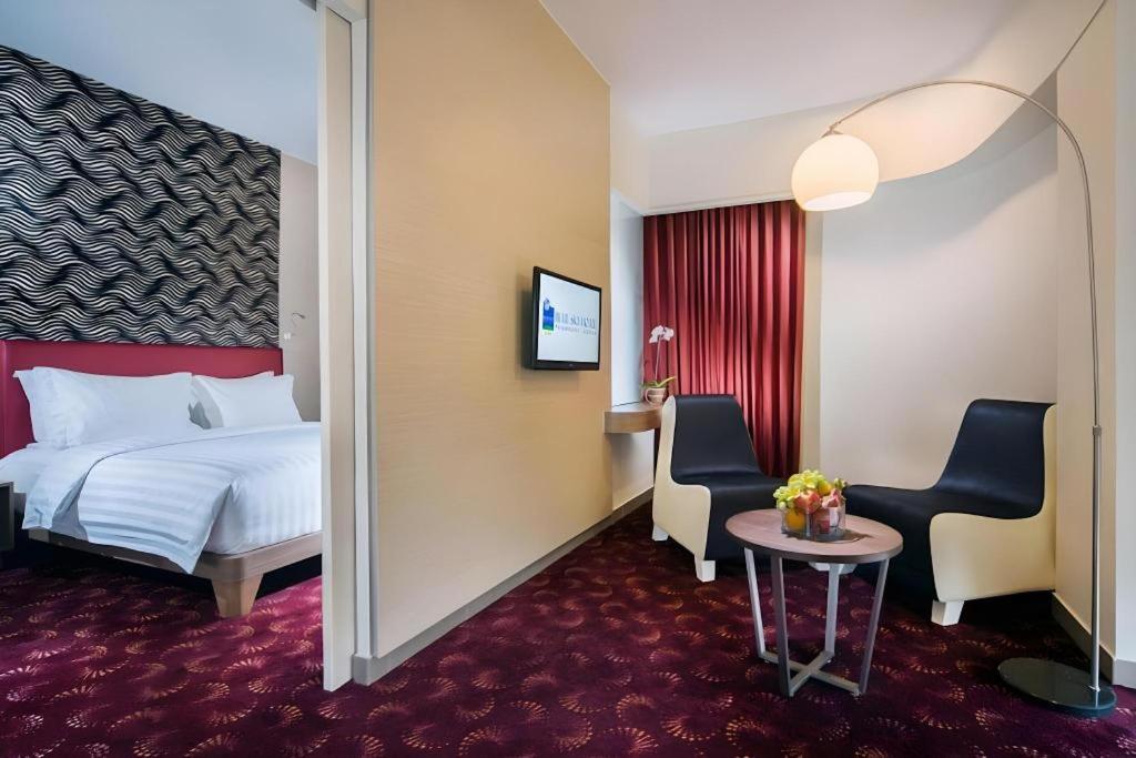 Blue Sky Hotel Petamburan Джакарта Экстерьер фото