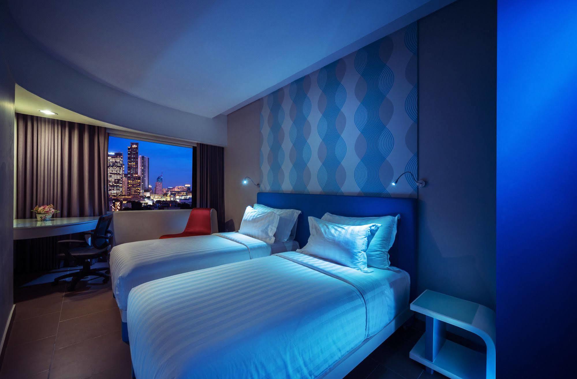 Blue Sky Hotel Petamburan Джакарта Экстерьер фото