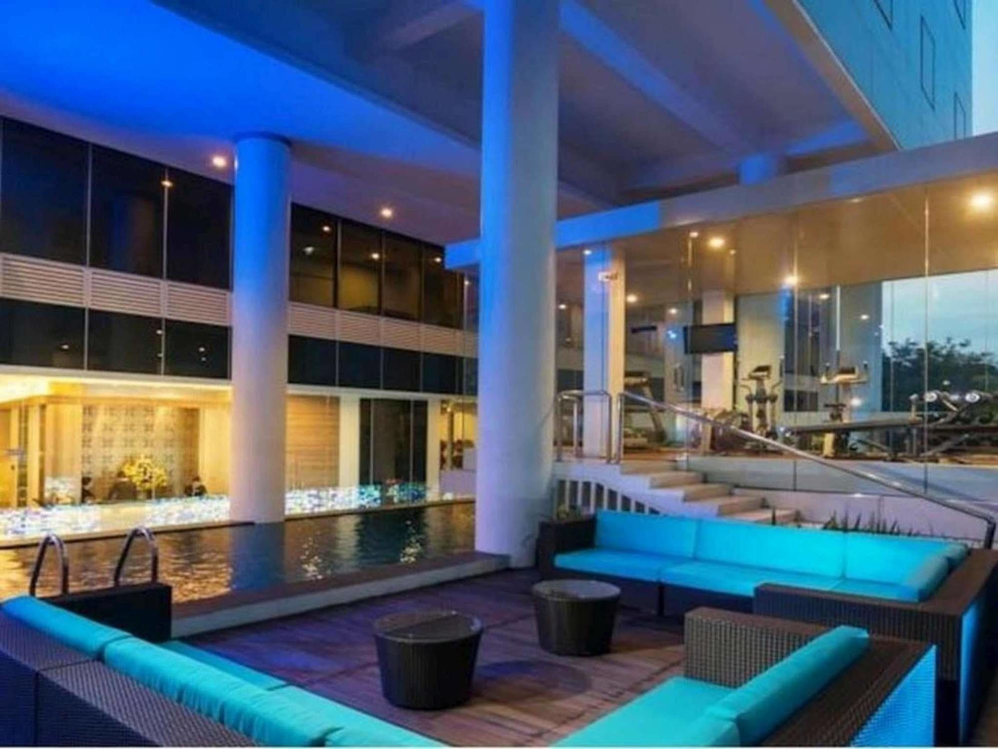 Blue Sky Hotel Petamburan Джакарта Экстерьер фото